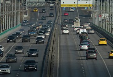 В Москве более двух тысяч люков на дорогах заменят до октября