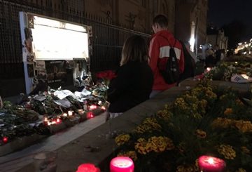 В Москве возник стихийный мемориал в память о фронтмене Linkin Park