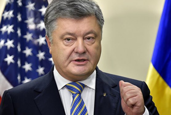 Порошенко заявил, что Украина не будет получать от США летальное оружие