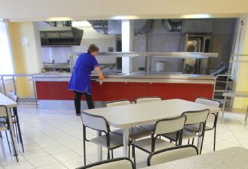 В Якутии почти 50 детей отравились после ужина в школьной столовой