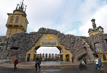 В Московском зоопарке появилась привезенная из Праги гривистая волчица