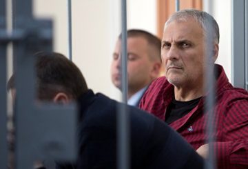 Экс-губернатора Сахалина Хорошавина оставили в СИЗО еще на три месяца