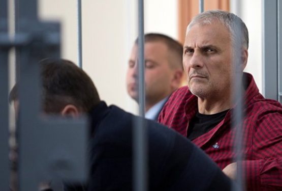 Экс-губернатора Сахалина Хорошавина оставили в СИЗО еще на три месяца