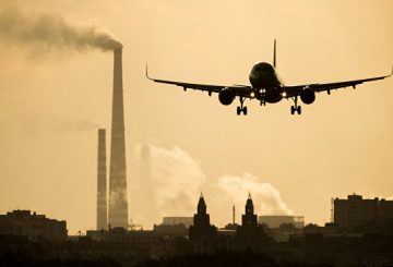 В Кемерове сняли с авиарейса москвича, пугавшего попутчиков гримасами