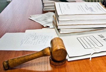 Хабаровский суд из-за инфекции закрыл столовую и бассейн в гимназии