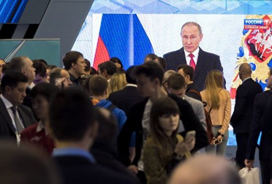 Россияне проявили высокий интерес к посланию Путина, заявили эксперты