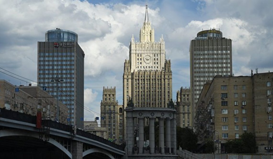 Язык ультиматумов с Москвой не работает, заявил постпред РФ при Евросоюзе