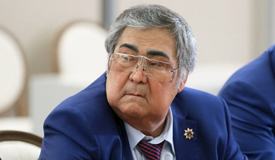 Надписи с пожеланием счастья от Тулеева исчезли с автобусов Кемерово