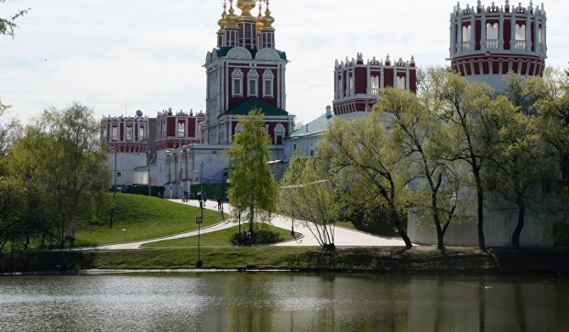 В Москве началась сезонная проверка и чистка водоемов