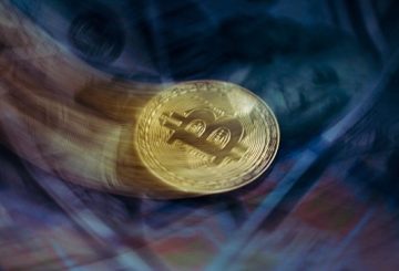 Стоимость биткоина опустилась ниже психологической отметки