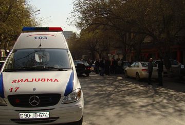 В Азербайджане два человека погибли и 15 пострадали в ДТП с автобусом