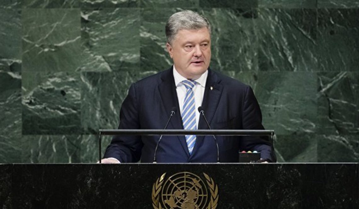 Порошенко утверждает, что Россия мешает введению миротворцев в Донбасс