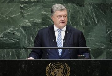 Порошенко утверждает, что Россия мешает введению миротворцев в Донбасс