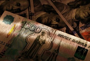 Россияне рассказали, в какой валюте хранят сбережения