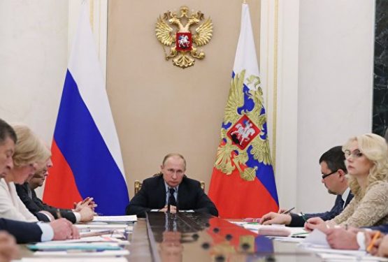 Путин обсудит с правительством переселение граждан из аварийного жилья