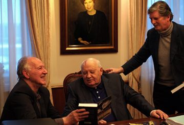 Горбачев будет присутствовать на московской премьере фильма о себе
